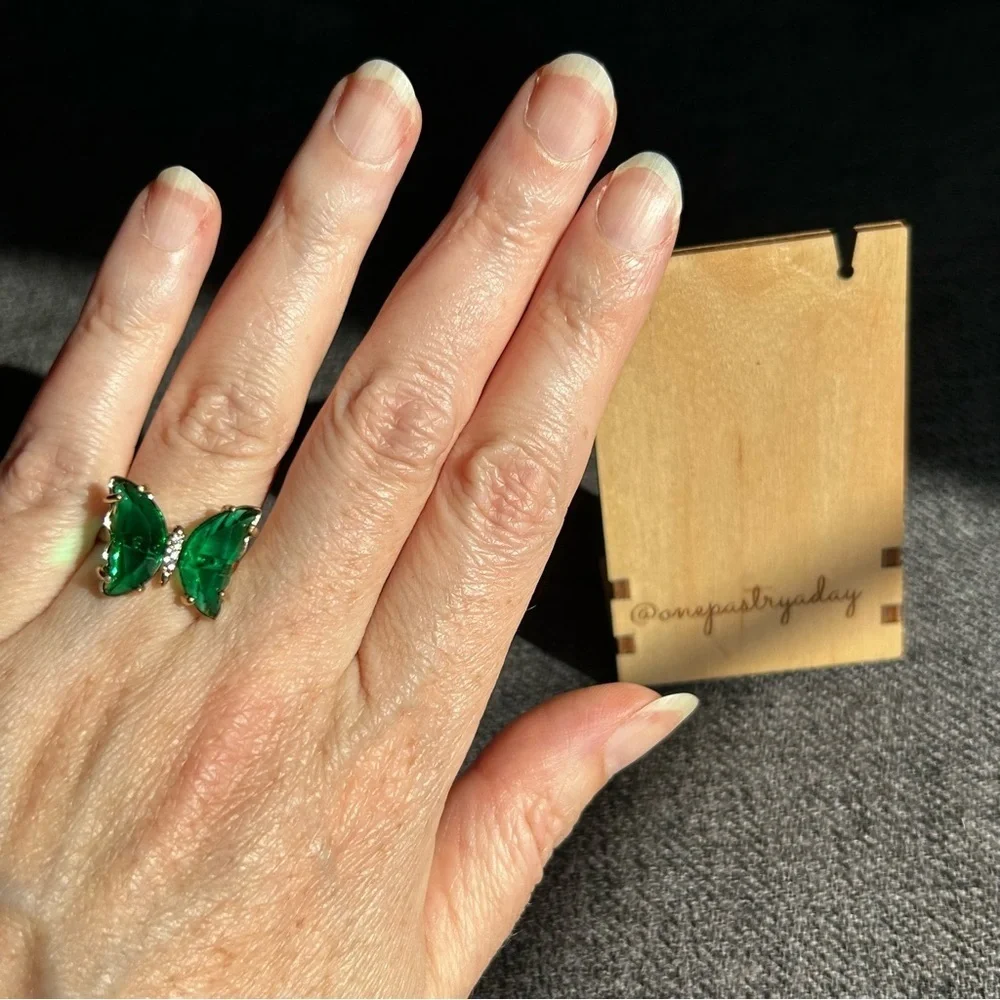 Pretty DARK EMERALD GREEN Butterfly Gemstone Fashion Ring, Gold, Adjustable